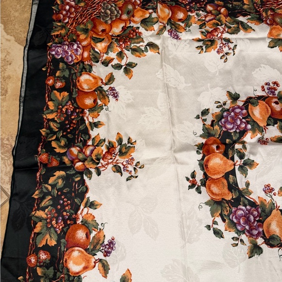 Thanksgiving Tablecloths Set of 2 - Picture 6 of 14